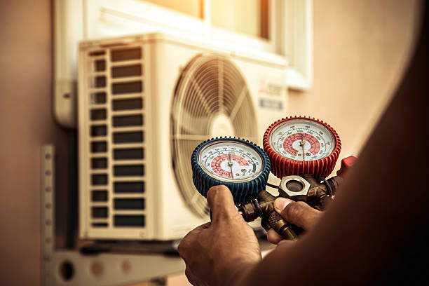 Professional Hvac technician working in Bethel Springs, TN